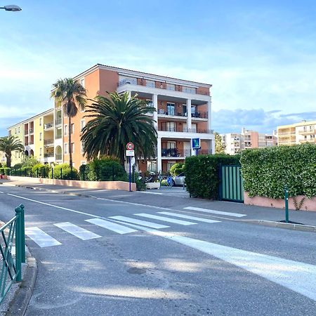 Residence 4 Etoiles Port Marine Sainte-Maxime Luaran gambar